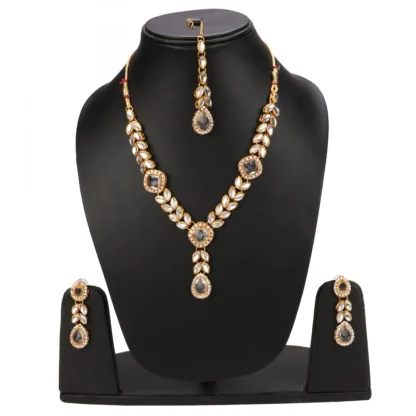 Gold Plated Traditional Kundan Necklace Set with Earrings and Maang Tikka - Image 4